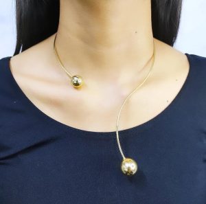 GARGANTILLA ABIERTA EN S PUNTAS CON BOLAS 1 LADO LARGO