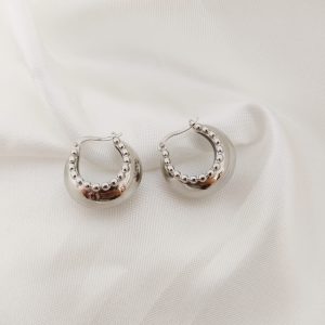 ARRACADA HUECA CON BOLITAS