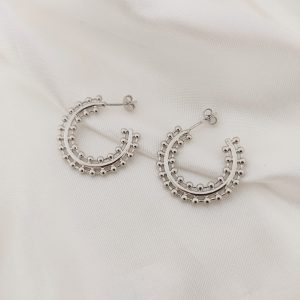 ARRACADA TRES NIVELES CON BOLITAS A LAS ORILLAS