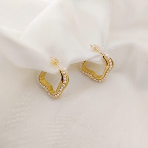 ARRACADA CUADRADA ONDULADA CON PERLITAS MINI