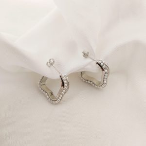 ARRACADA CUADRADA ONDULADA CON PERLITAS MINI