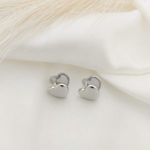 ARETE TIPO CLIP DE CORAZON CON LINEAS