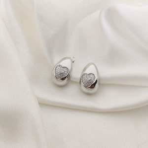 ARETE GOTA LISA CORAZON CIRCONIAS EN MEDIO