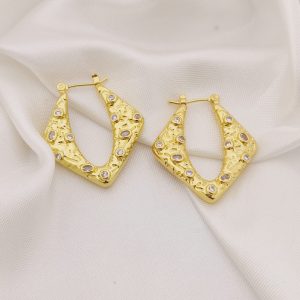 ARRACADA ROMBO CON TEXTURA Y CIRCONIAS POSTE PERNO