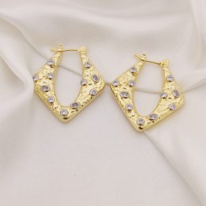 ARRACADA ROMBO CON TEXTURA Y CIRCONIAS POSTE PERNO