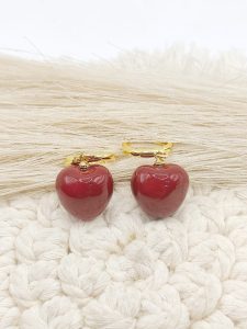 ARRACADA CON MANZANA ROJA