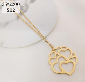 COLLAR DIJE CORAZONES ENCIMADOS FORMA CIRCULO