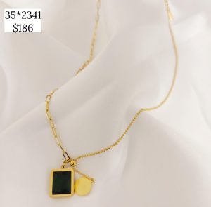 COLLAR PIEDRA VERDE Y CIRUCLO COLGANDO