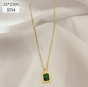 COLLAR CON DIJE CRISTAL VERDE