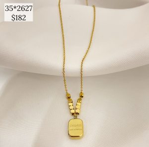 COLLAR DELGADO VARIOS CUBOS Y DIJE PLACA