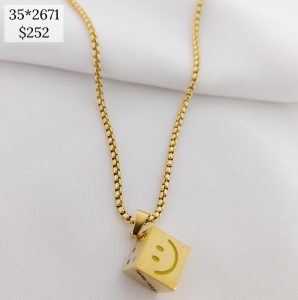 COLLAR DIJE DADO Y CARITA FELIZ