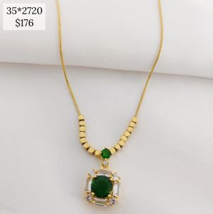 COLLAR DIJE CUADRO CRISTAL Y CUBITOS