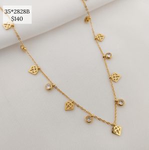 COLLAR DELGADO DIJE FORMA DIAMANTE Y ZIRCONIA