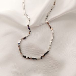 COLLAR PLANCHADO CON PERLAS ABAJO