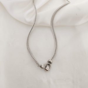 COLLAR CADENA PLANA CON AGARRE DE DIJE OVALADO