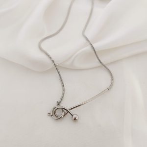 COLLAR CON NUDO PARTE INFERIOR