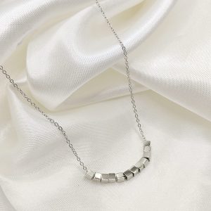 CADENA CON MINI CUBITOS LISOS