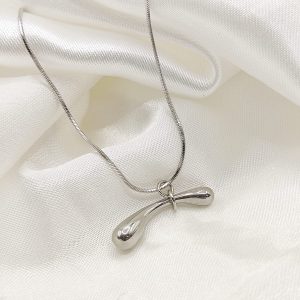 CADENA CON DIJE GOTA CURVA