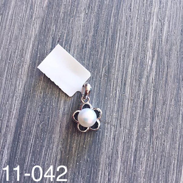 11-042.jpg 11-042.jpg