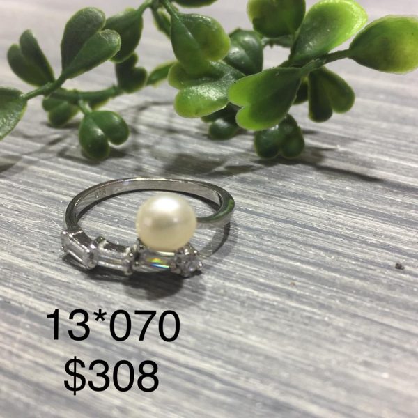 13-070.jpg 13-070.jpg