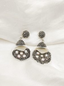 ARETE DE TURKO DE CONCHA CON PERLITAS