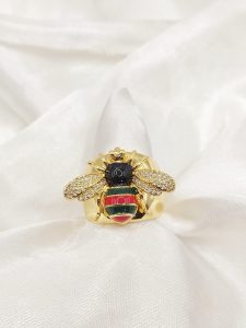 ANILLO BANDA CON INSECTO ROJO VERDE